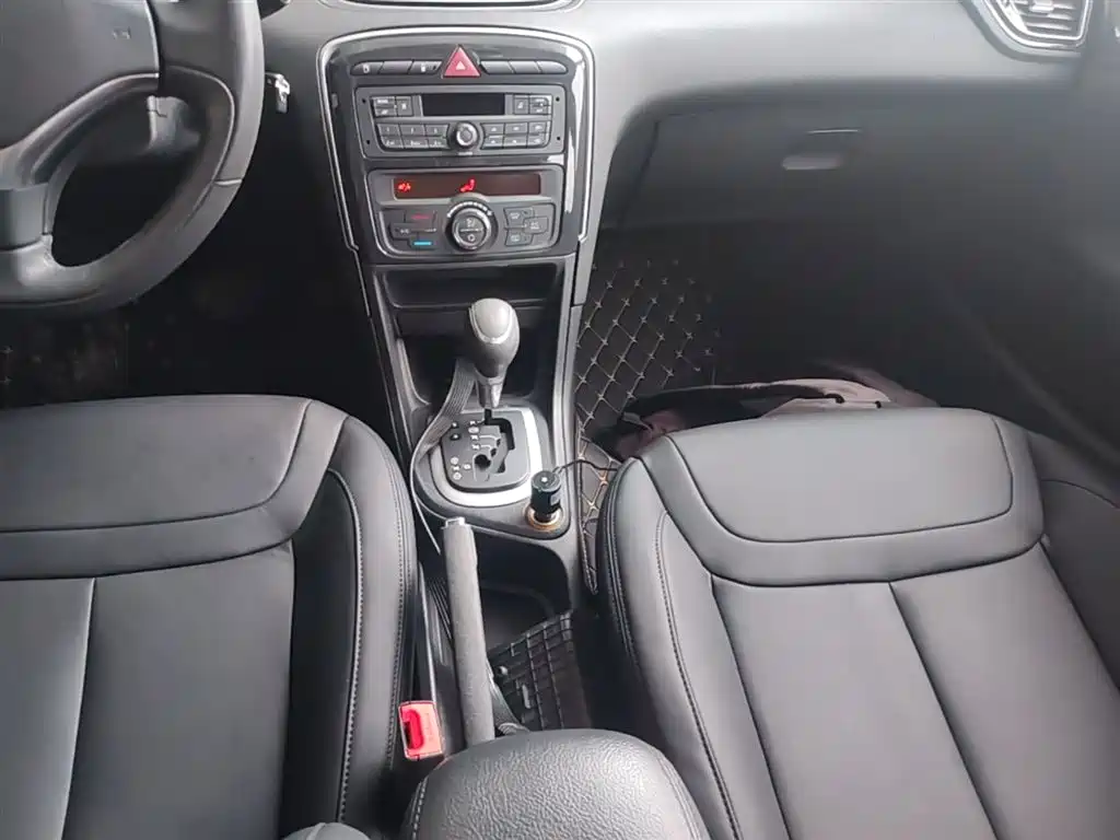Peugeot 308 2015 — фото 14