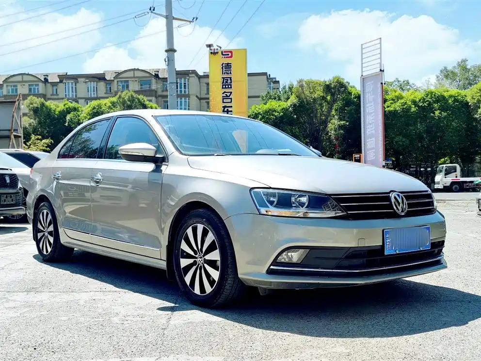 Volkswagen Sagitar 2018