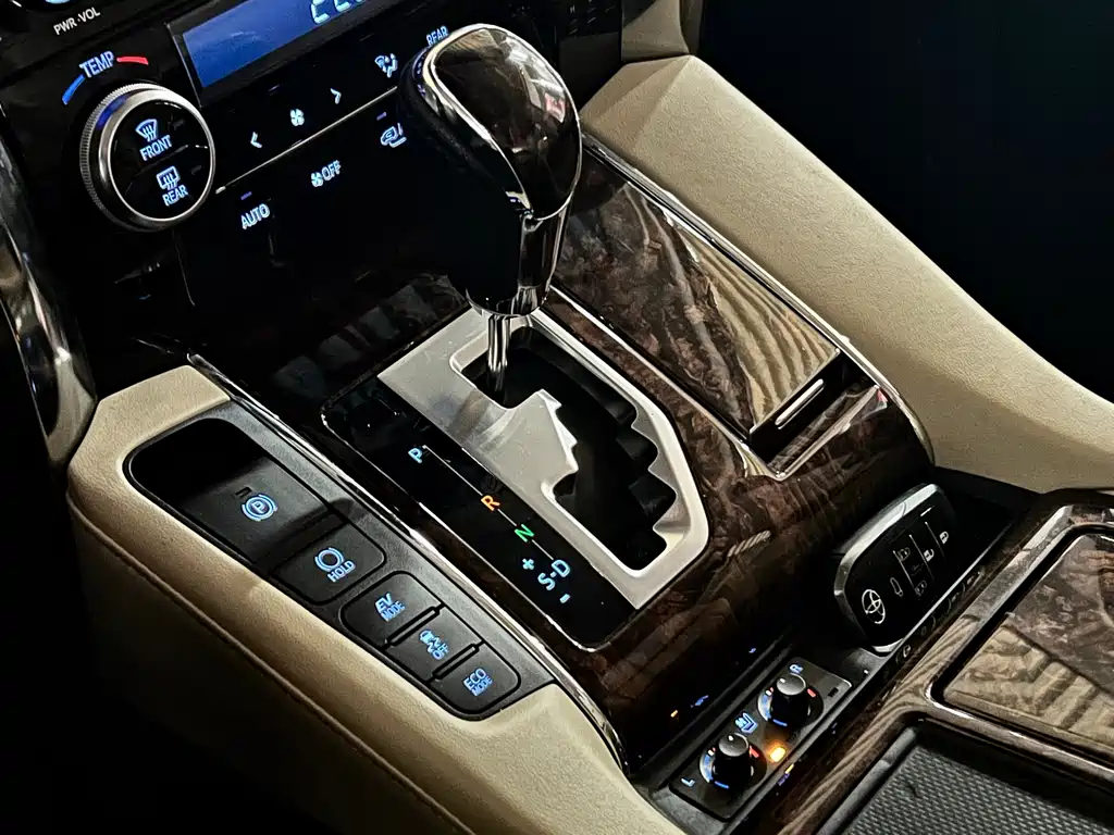 Toyota Alphard 2020 — фото 11