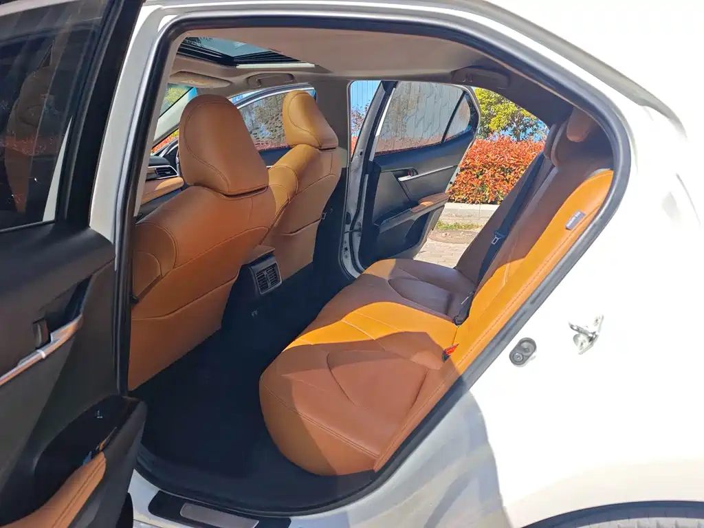 Toyota Camry 2021 — фото 12