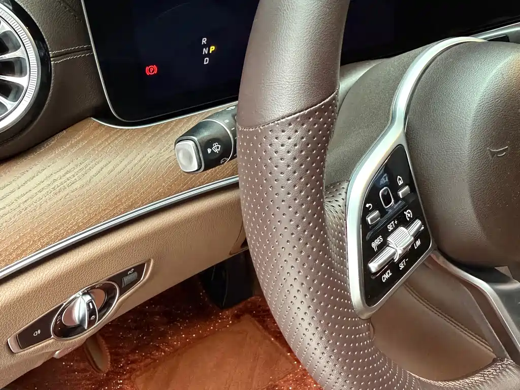 Mercedes-Benz E-Class 2019 — фото 10