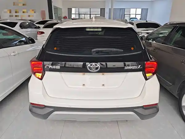 Toyota Yaris L 2023