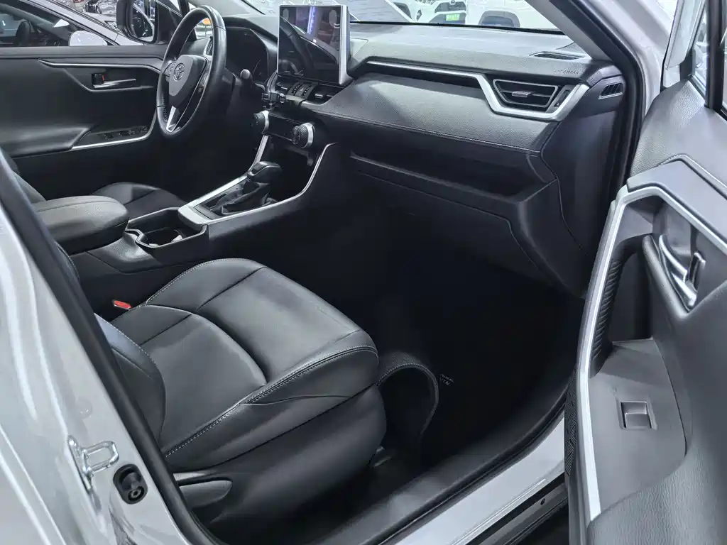 Toyota Wildlander 2021 — фото 11