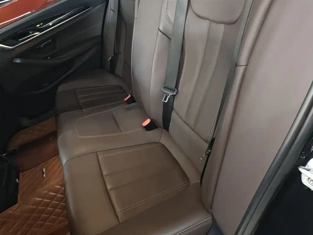 BMW 5 Series 2019 — фото 17