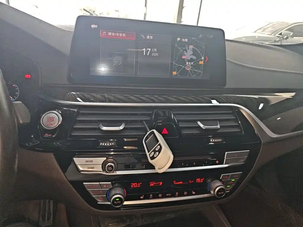 BMW 5 Series 2019 — фото 13