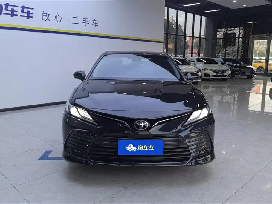 Toyota Camry 2022 — фото 2
