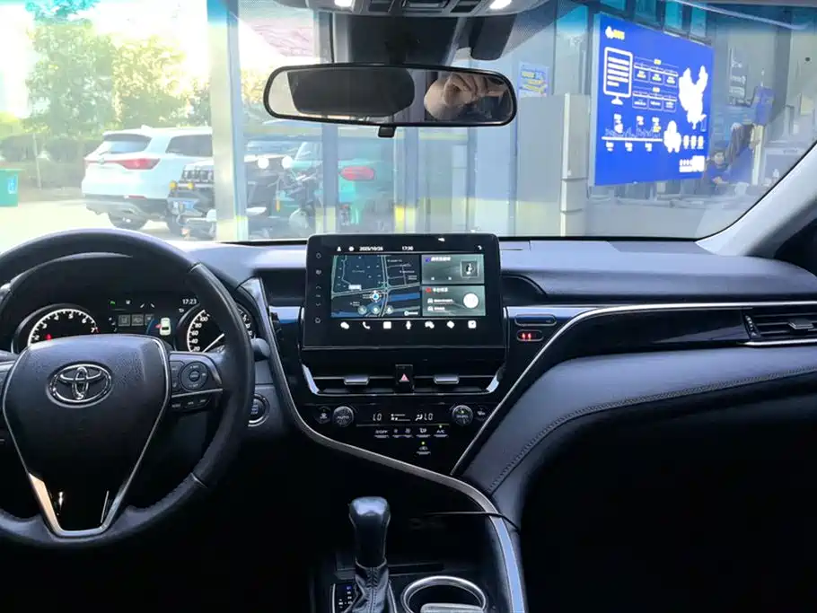 Toyota Camry 2022 — фото 13