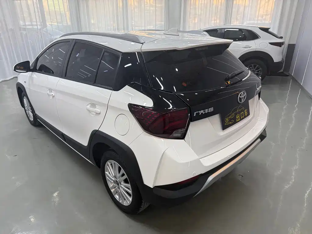 Toyota Yaris L 2022 — фото 3