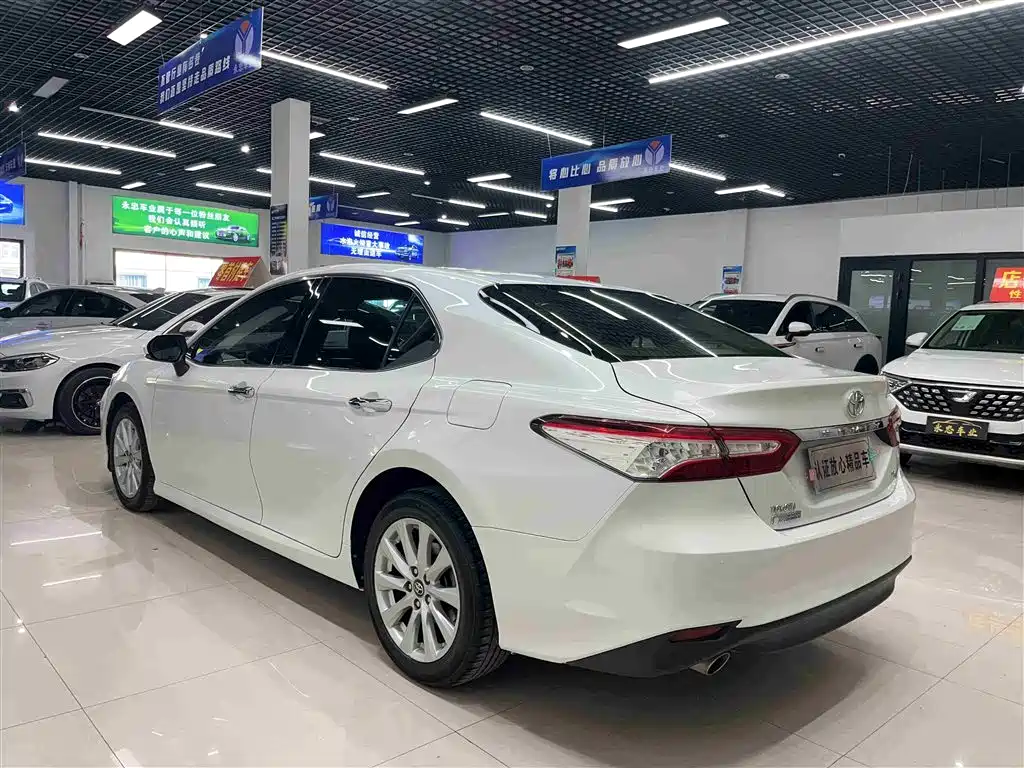 Toyota Camry 2019 — фото 4