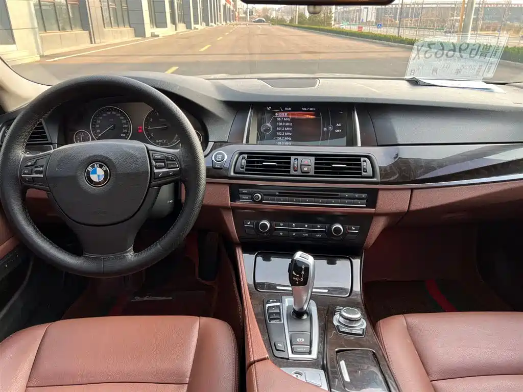 BMW 5 Series 2015 — фото 8