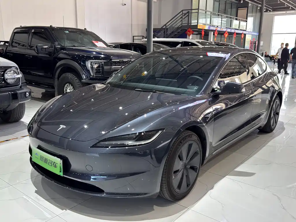 Tesla Model 3 2024
