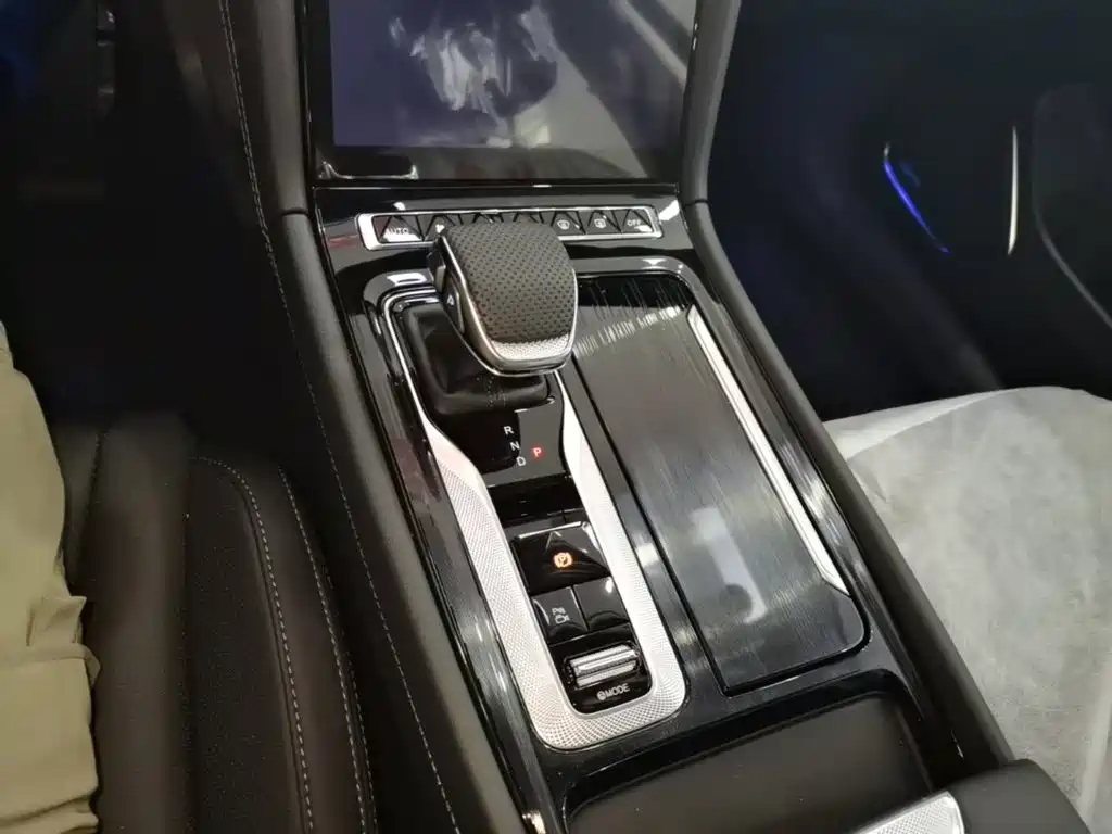 Hongqi H5 PHEV 2025 — фото 14