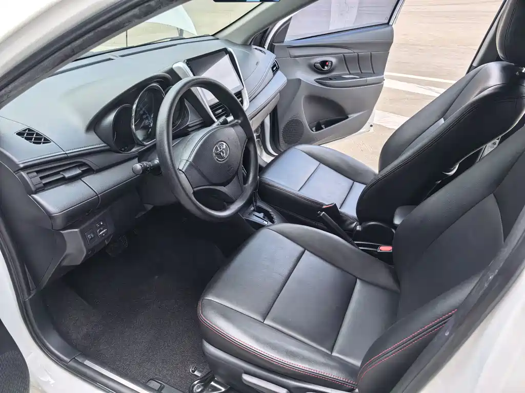 Toyota Yaris L 2017 — фото 10