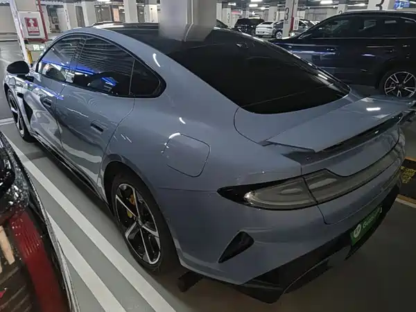 Xiaomi SU7 2024