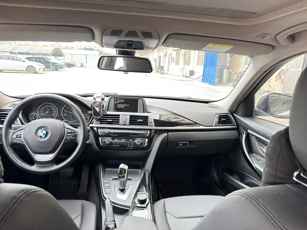 BMW 3 Series 2017 — фото 9