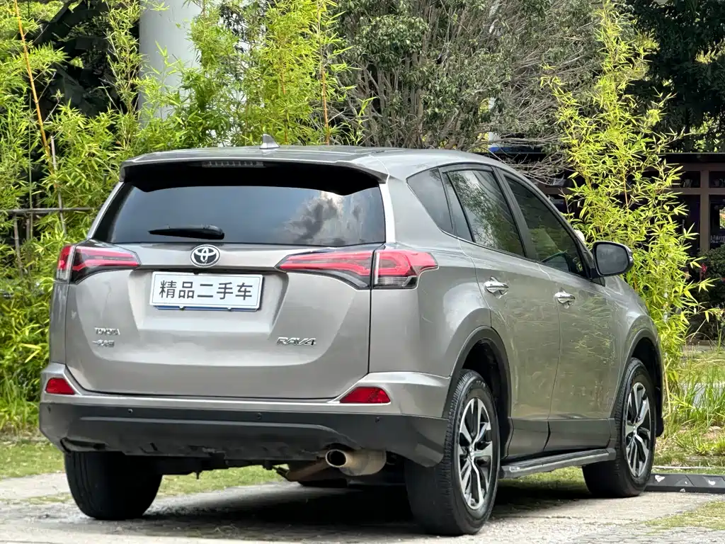 Toyota RAV4 2019 — фото 6