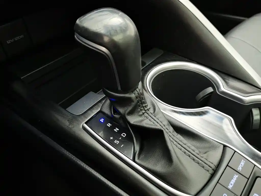 Toyota Camry 2022 — фото 13