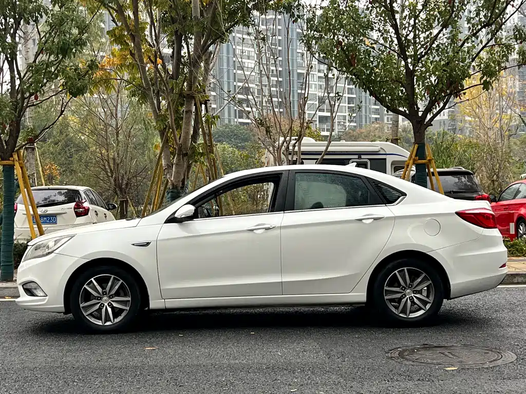 Changan Eado 2018 — фото 8