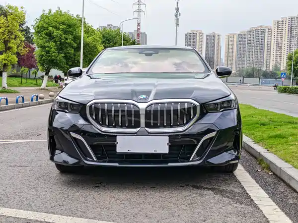 BMW 5 Series 2025