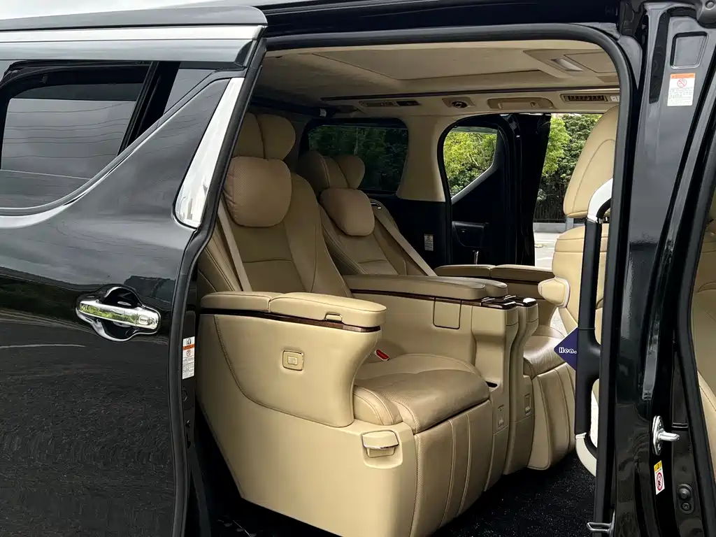 Toyota Alphard 2017 — фото 12
