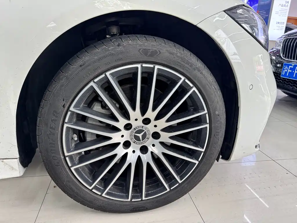 Mercedes-Benz C-Class 2025