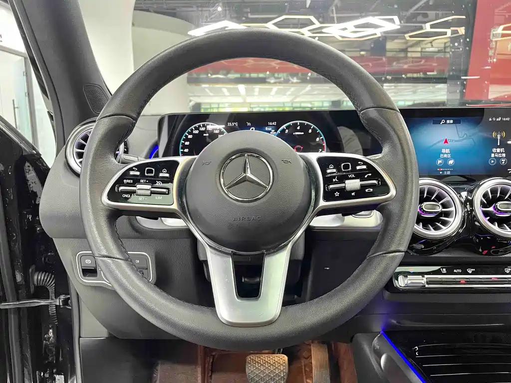 Mercedes-Benz GLB 2023 — фото 13