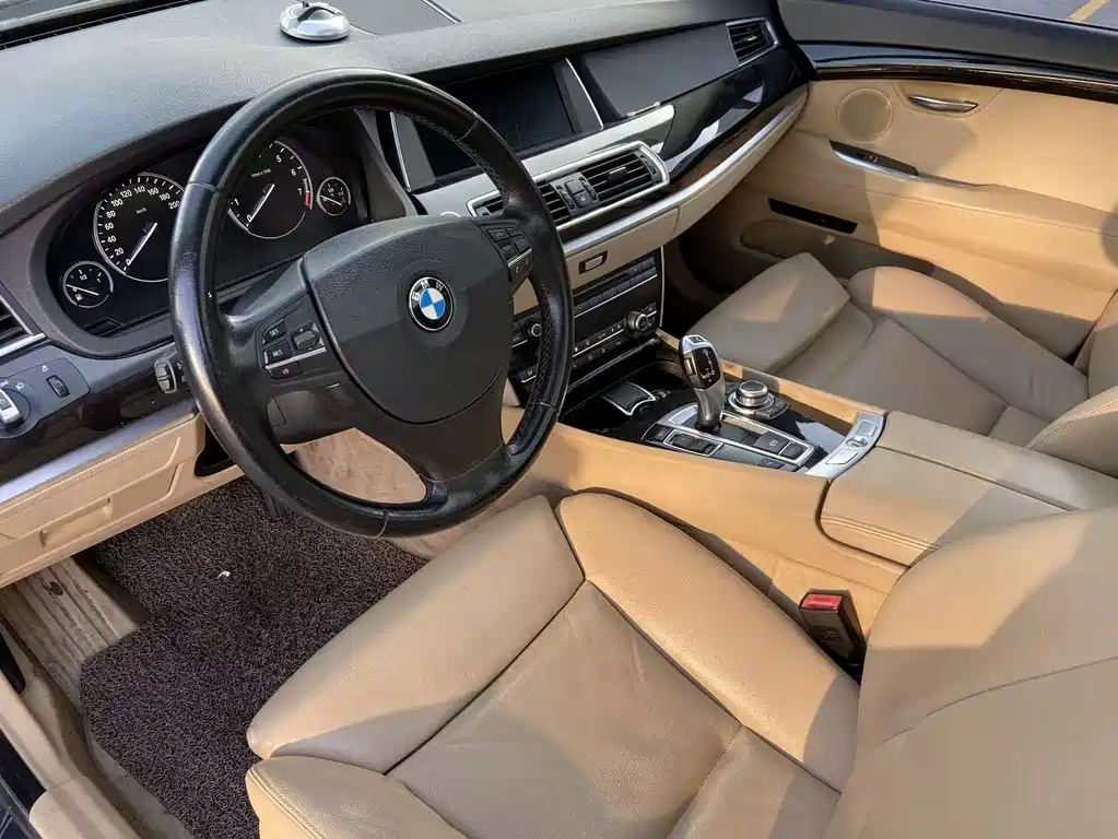 BMW 5 Series GT 2011 — фото 11