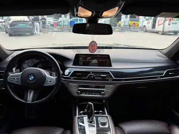 BMW 7 Series 2021