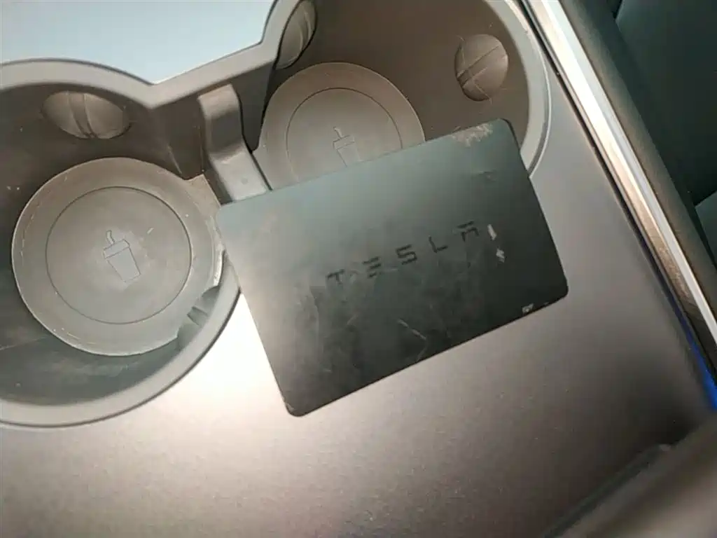 Tesla Model Y 2023 — фото 9