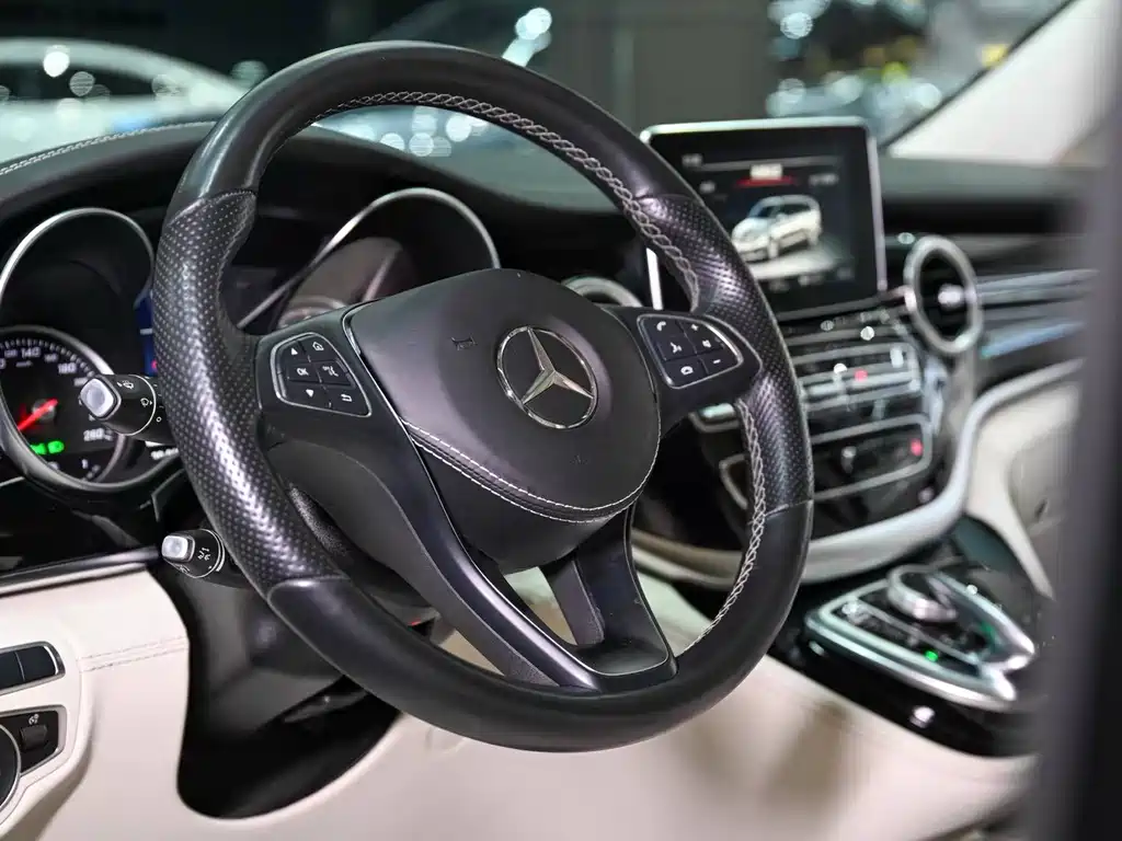 Mercedes-Benz V-Class 2020 — фото 8