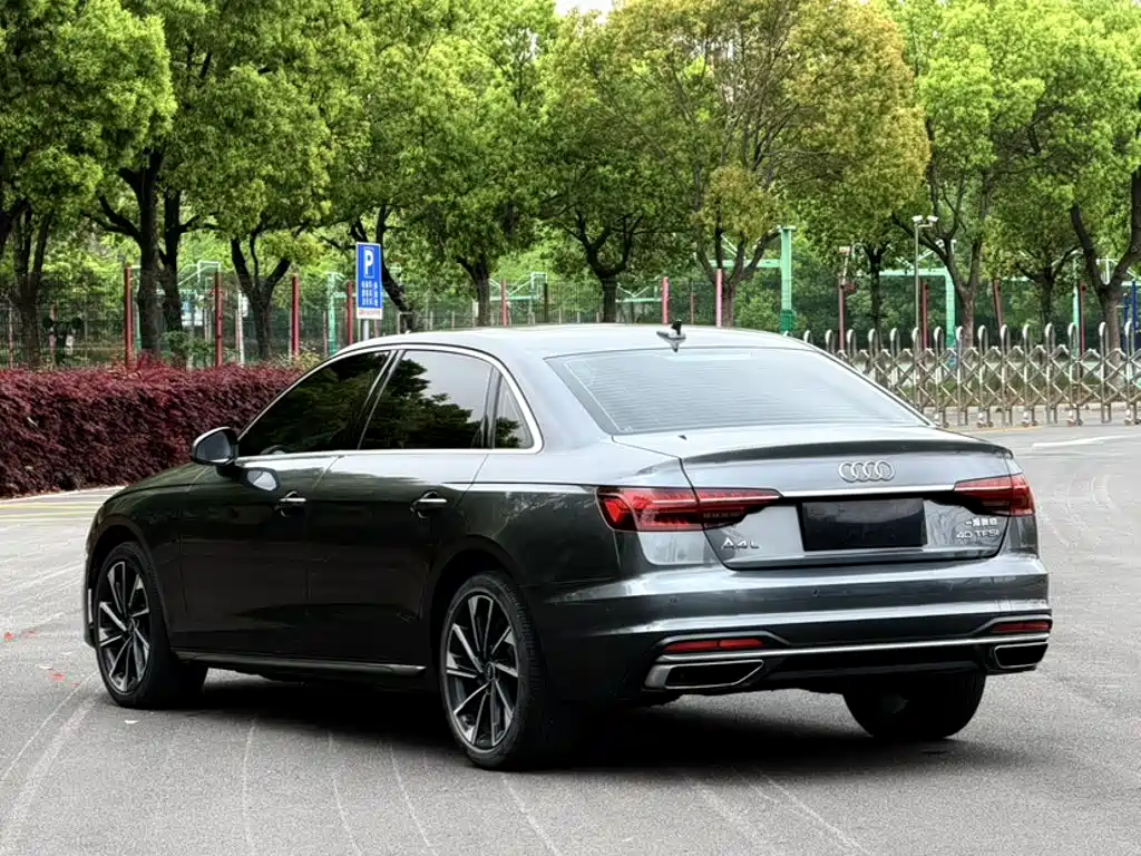 Audi A4L 2022 — фото 25