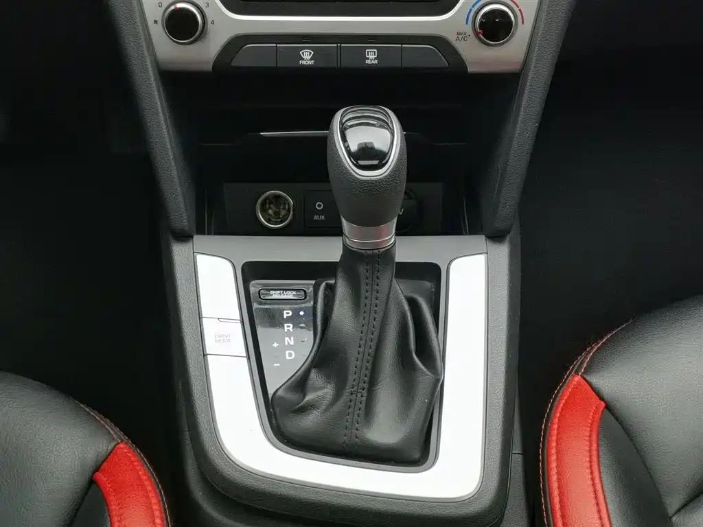 Hyundai Elantra 2017 — фото 13