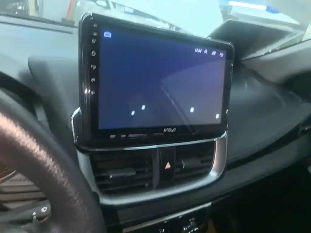 Toyota Yaris L 2020 — фото 13