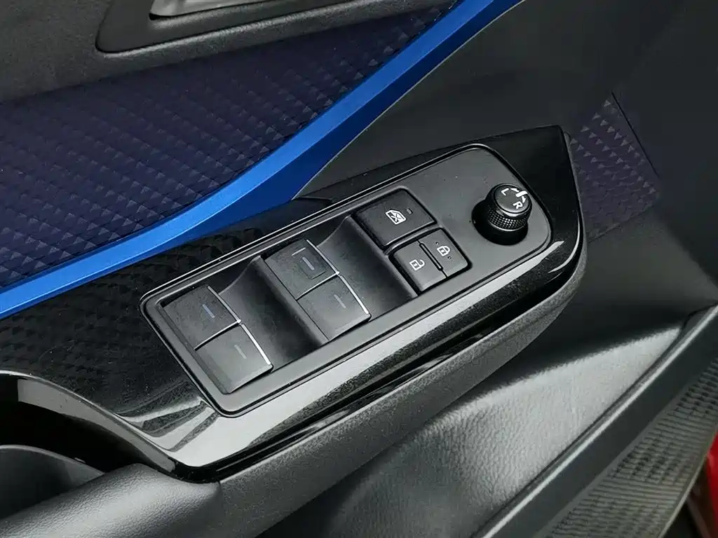 Toyota IZOA 2018 — фото 9