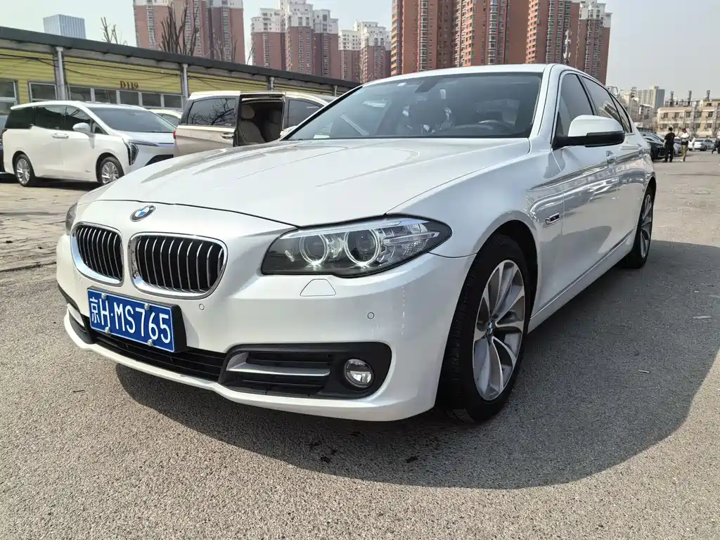 BMW 5 Series 2016 — фото 1