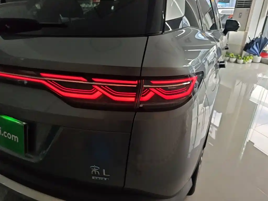 BYD Song L DM-i 2025 — фото 8