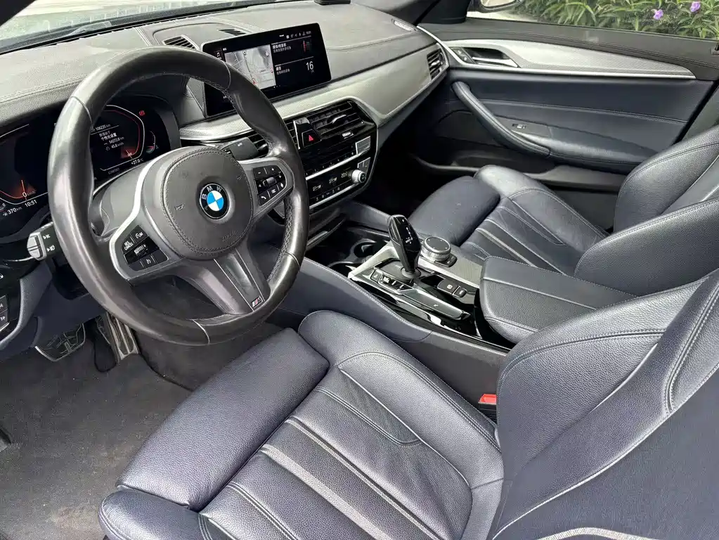 BMW 5 Series 2020 — фото 10