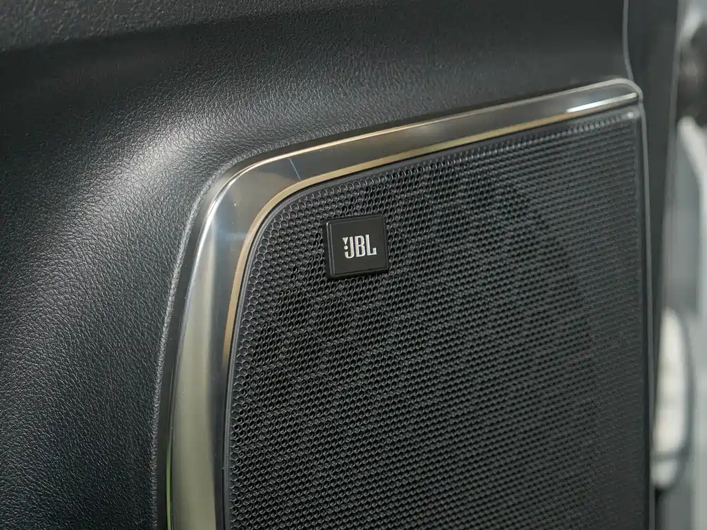 Toyota Alphard 2017 — фото 8