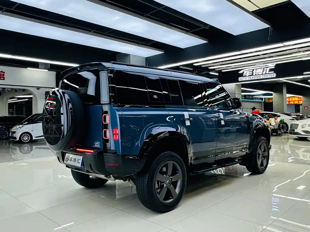 Land Rover Defender 2021 — фото 7