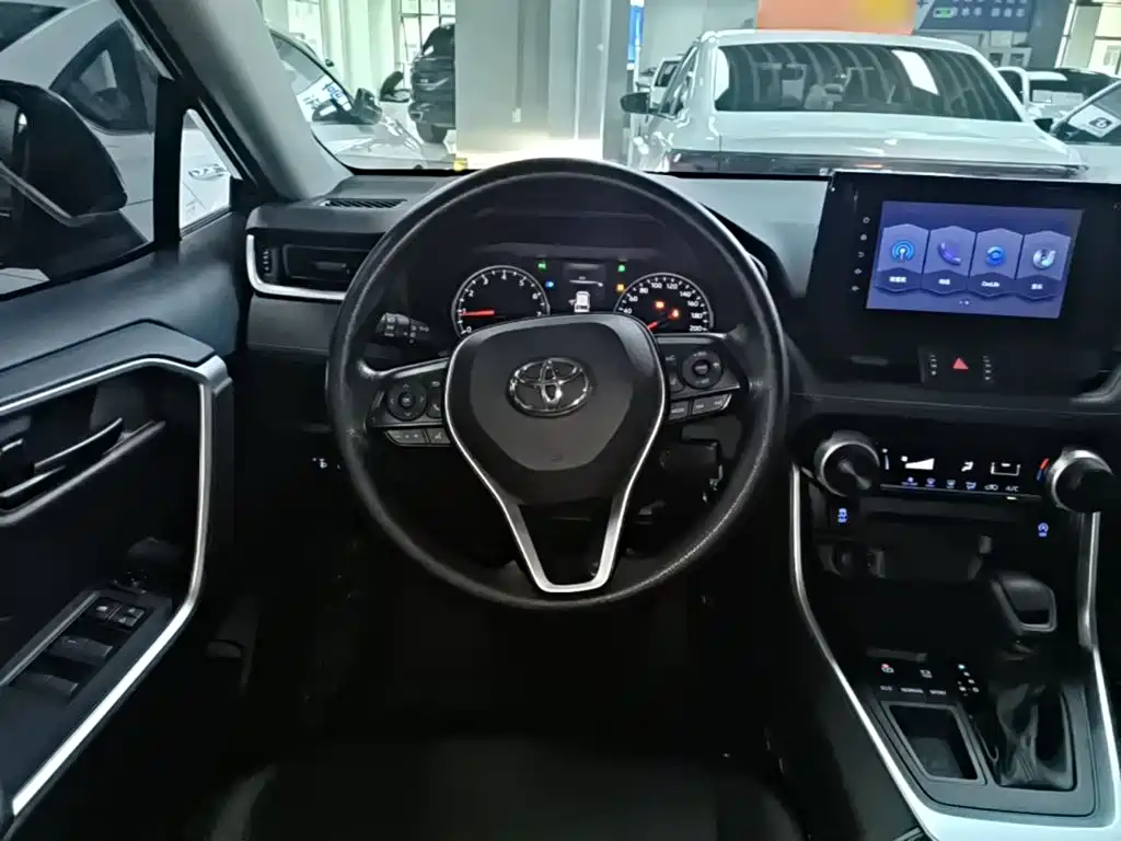 Toyota RAV4 2022 — фото 11