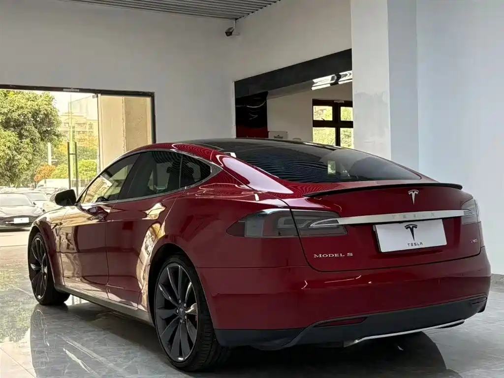 Tesla Model S 2015 — фото 9