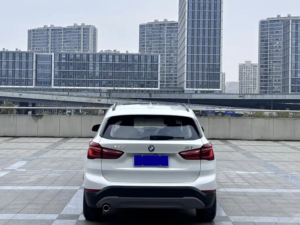 BMW X1 2017 — фото 8