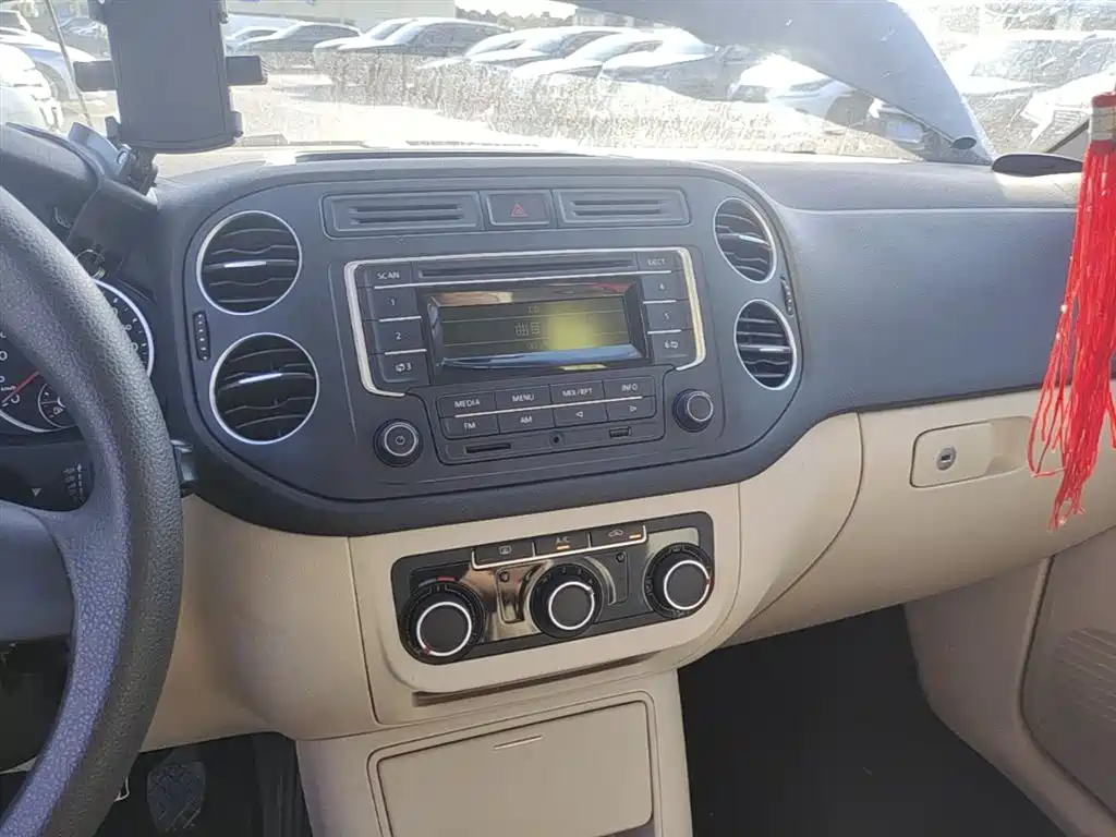 Volkswagen Tiguan 2015 — фото 13
