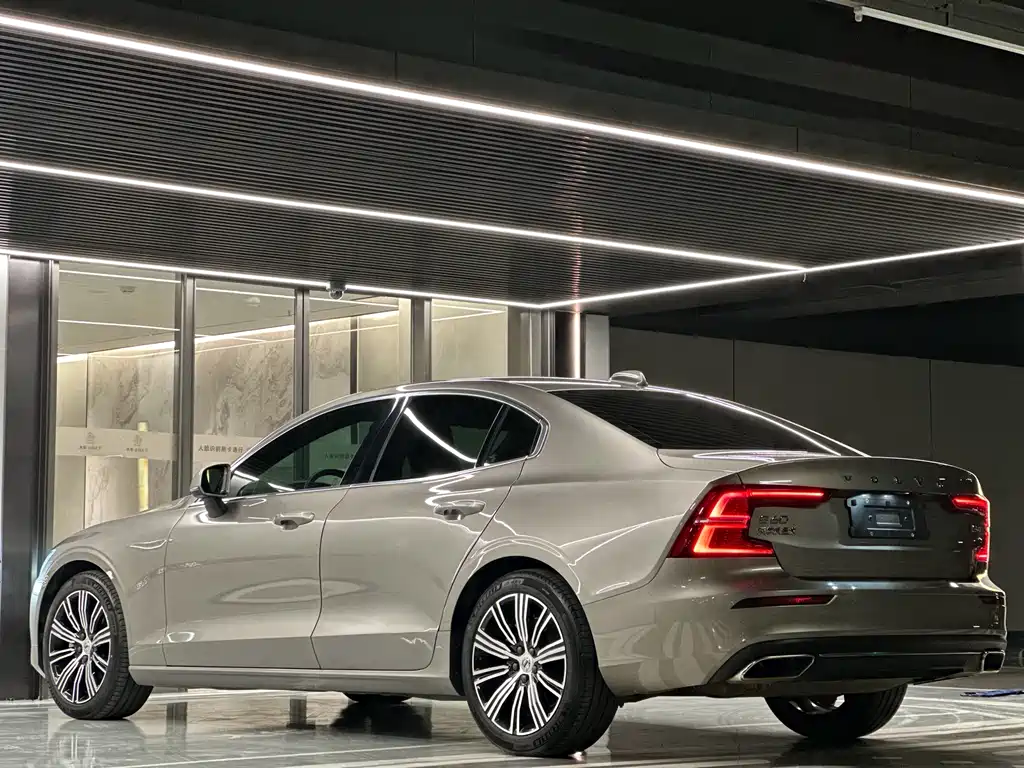 Volvo S60 2022 — фото 18