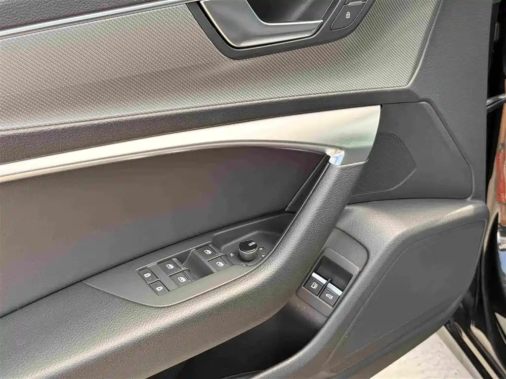 Audi A6L New Energy 2021 — фото 24