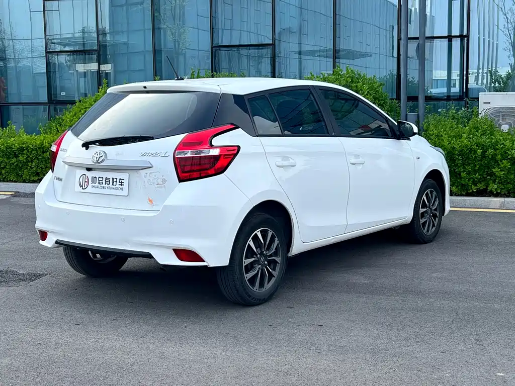 Toyota Yaris L 2022 — фото 4