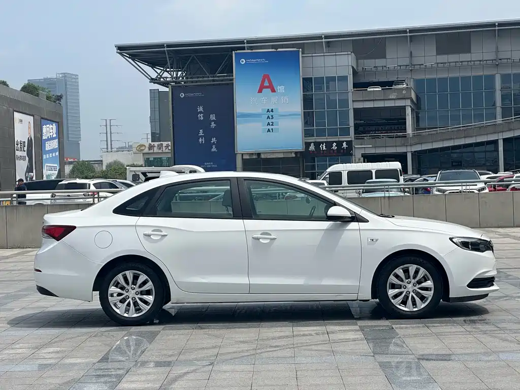 Buick Excelle 2018 — фото 4