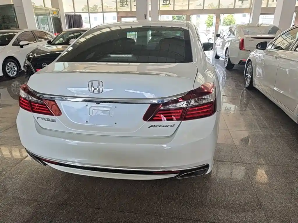 Honda Accord 2017 — фото 6
