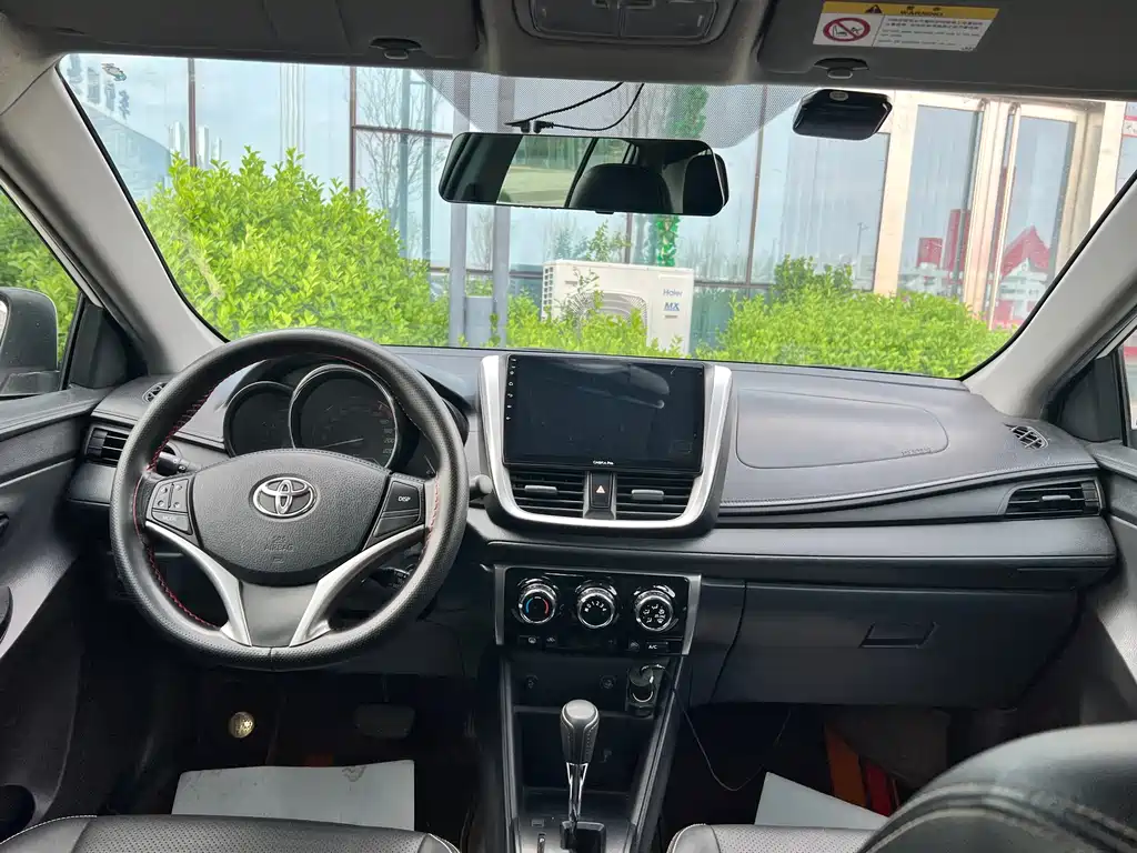 Toyota Yaris L 2022 — фото 9