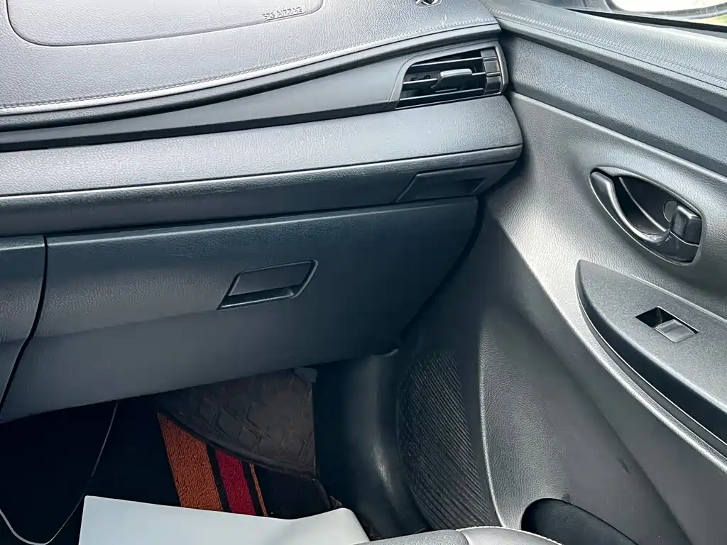 Toyota Yaris L 2022 — фото 15